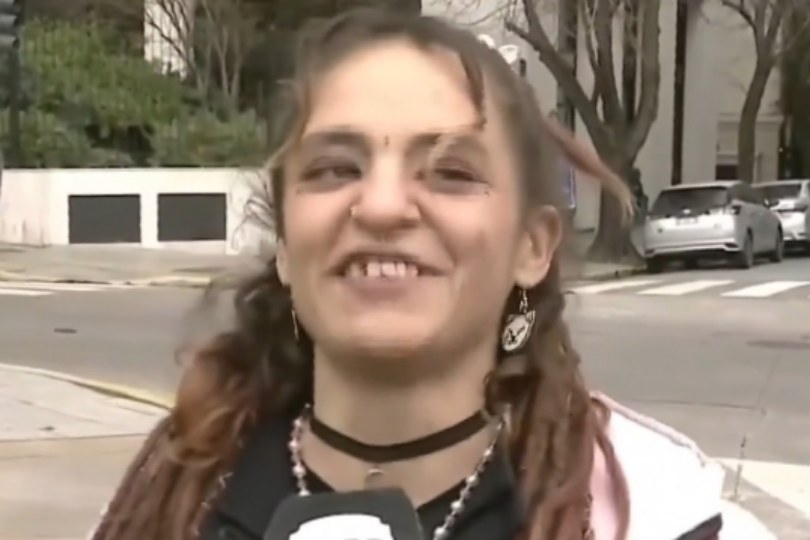 Solo una argentina fue a recibir a Rosalía en su llegada al país: Lo que dijo sorprendió a todos