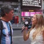 Captura del tuit: hincha argentino y Nati Jota en Times Square